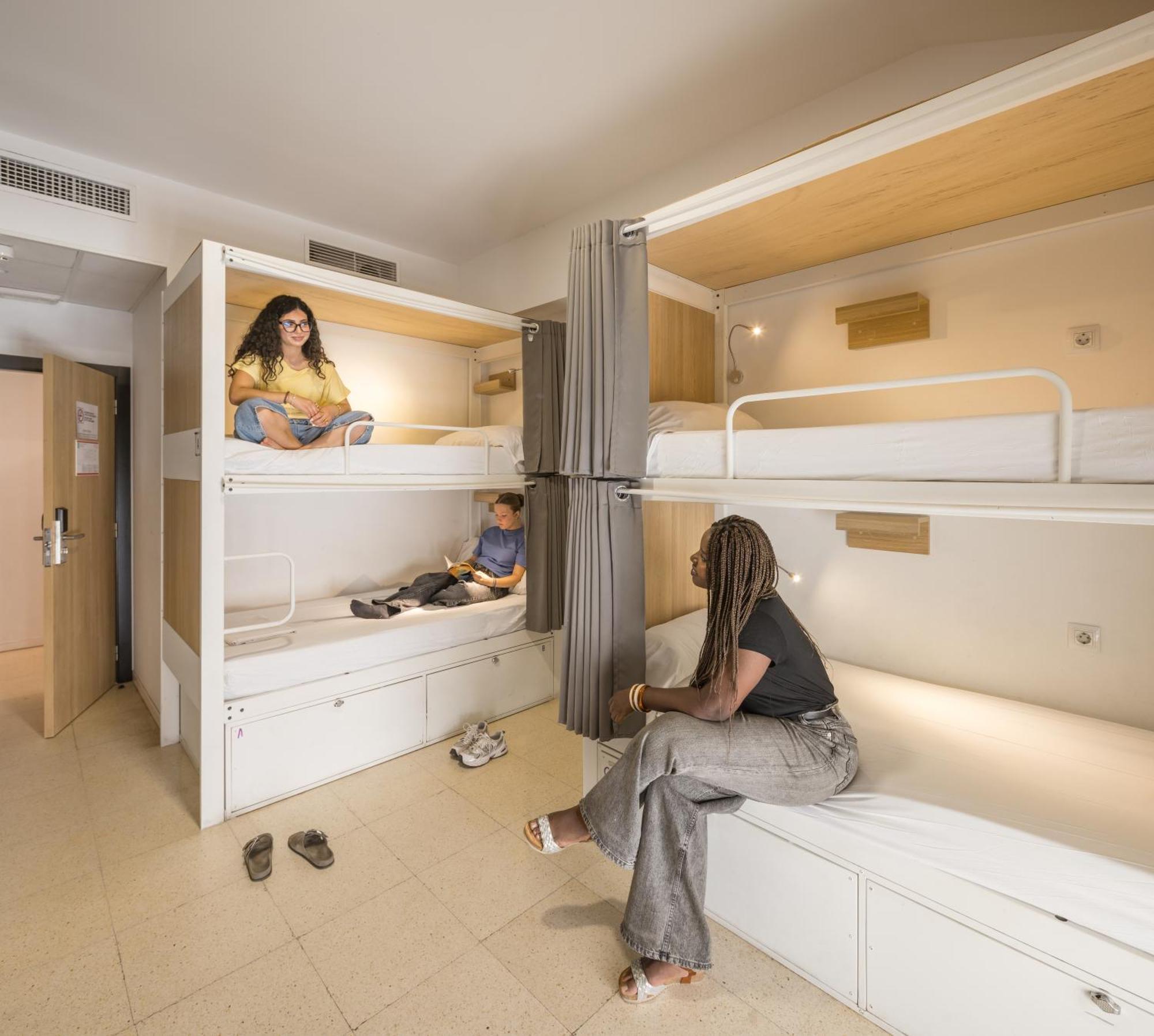 Bed 8-Bed Female Dormitory Room