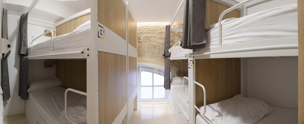 Bed 8-Bed Mixed Dormitory Room